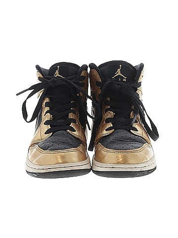 Air Jordan 1 Mid SE GS 'Metallic Gold Black' Sneakers (view 2)
