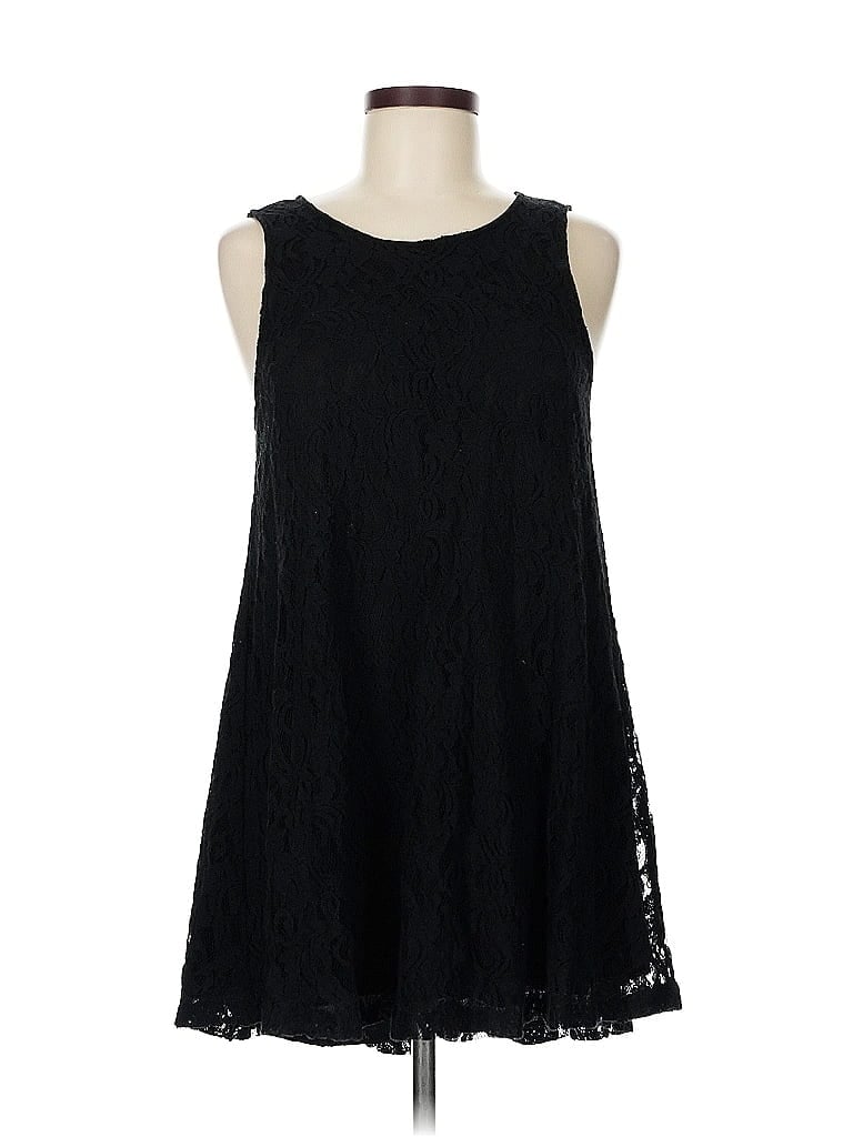 Click to view more detailed imagery on our partner's website Pre-owned Love In Casual Dress In Black