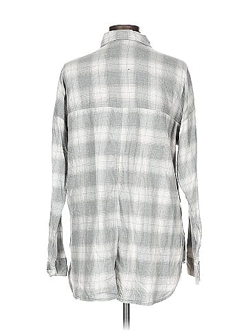 Old Navy Long Sleeve Button-Down Shirt (view 2)