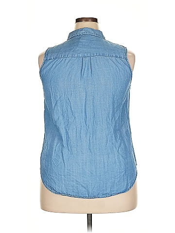 Who What Wear Sleeveless Button-Down Shirt (view 2)