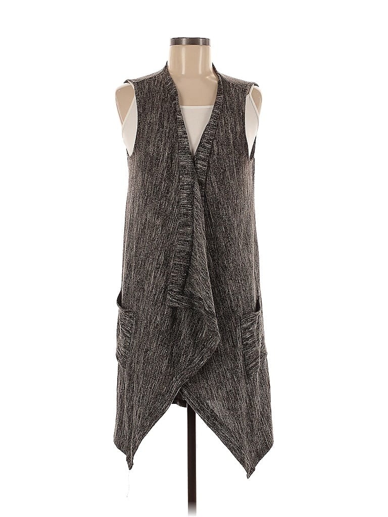 Click to view more detailed imagery on our partner's website Pre-owned Cupio Sleeveless Blouse In Gray