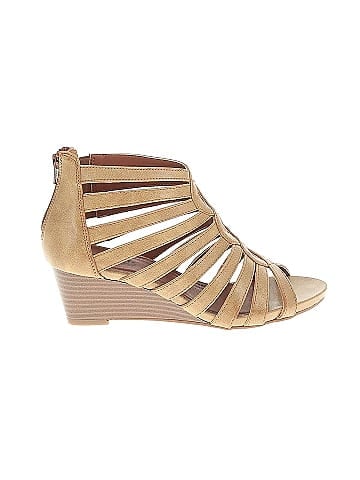 Cliffs by White Mountain Wedges (view 1)