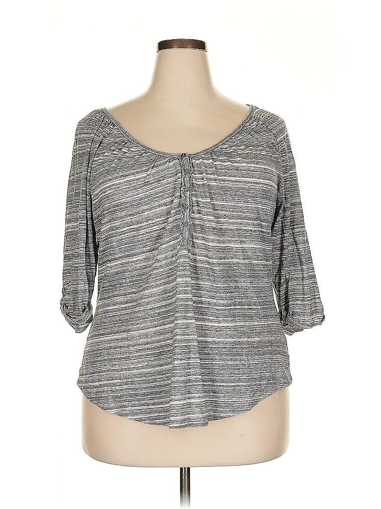 Pre-owned A.n.a. A New Approach 3/4 Sleeve Top Gray Scoop Neck Tops