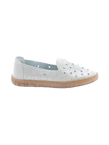 Unbranded Flats (view 1)