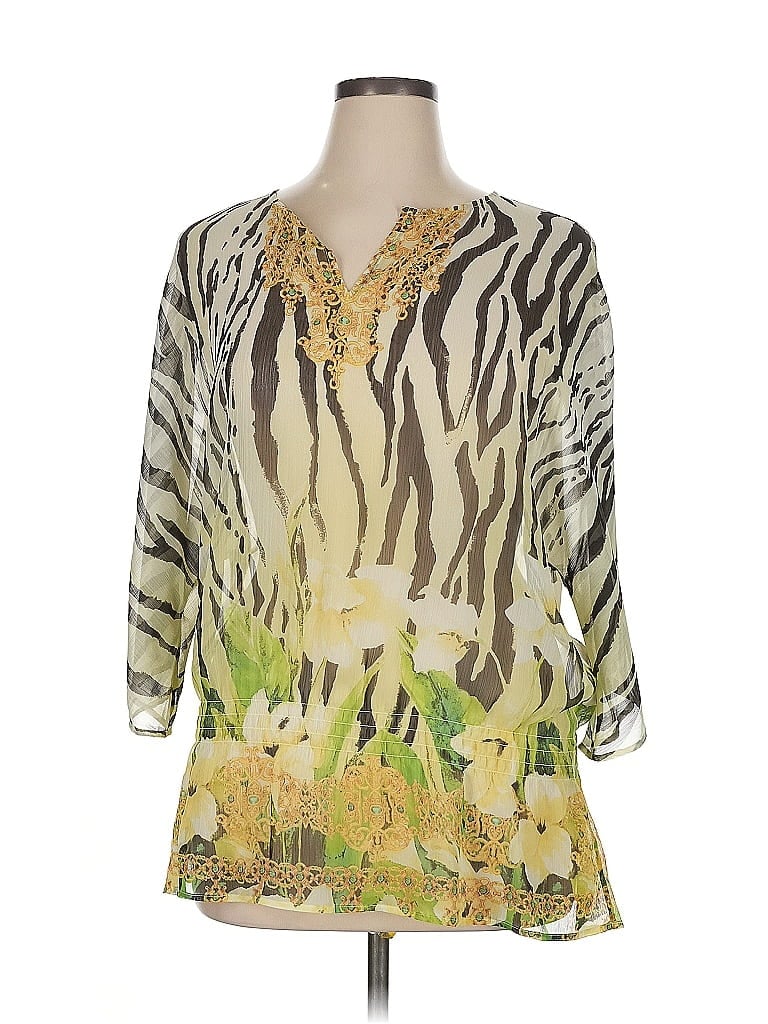 Click to view more detailed imagery on our partner's website Pre-owned Chico's 3/4 Sleeve Blouse In White