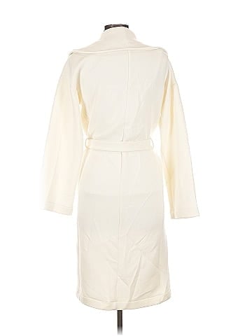 Leze the label Coat (view 2)