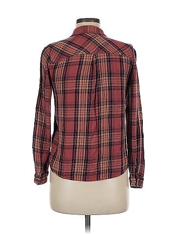 Maurices Long Sleeve Button-Down Shirt (view 2)