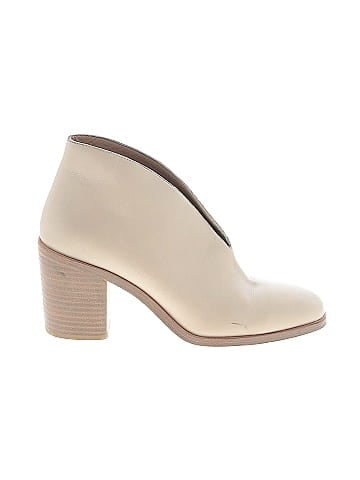 Pour La Victoire Ankle Boots (view 1)