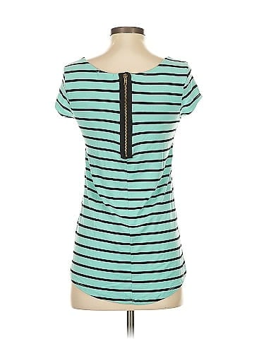 Charlotte Russe Short Sleeve T-Shirt (view 2)