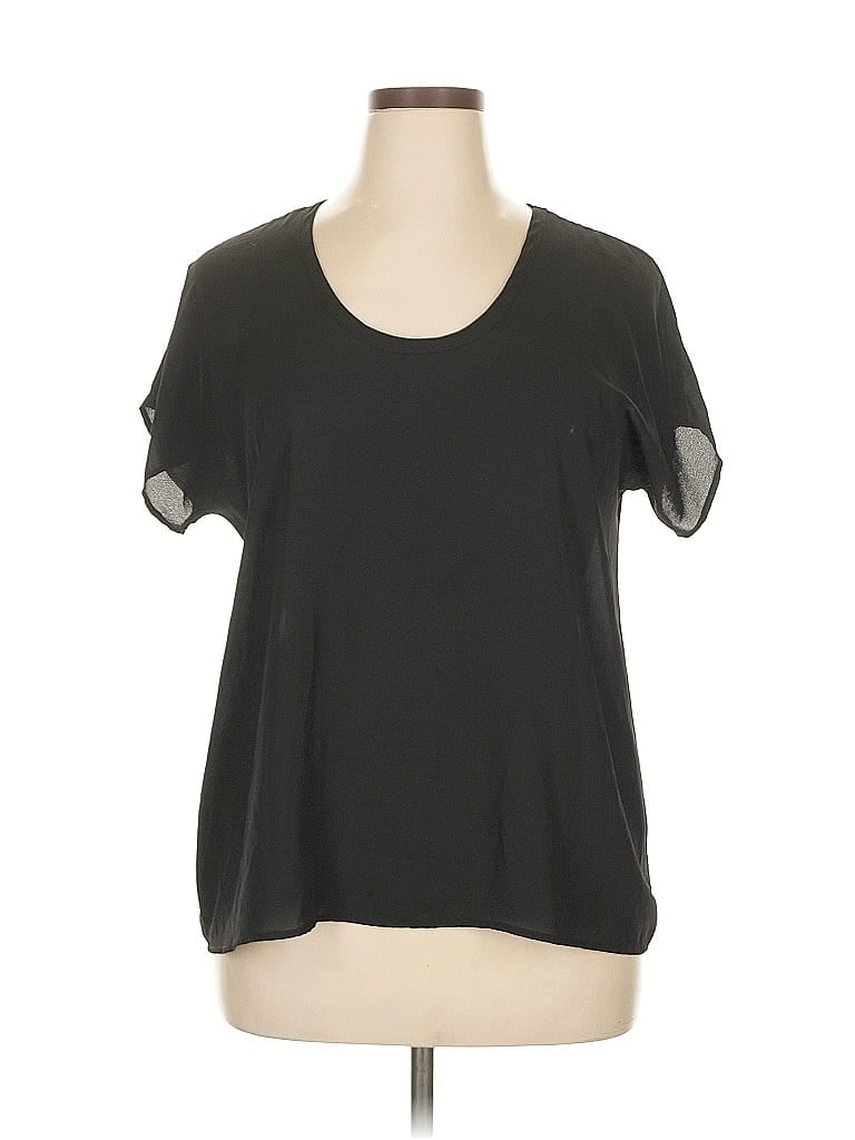Click to view more detailed imagery on our partner's website Pre-owned Soprano Short Sleeve Top Black Keyhole Neckline Tops