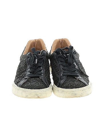 VEJA Sneakers (view 2)