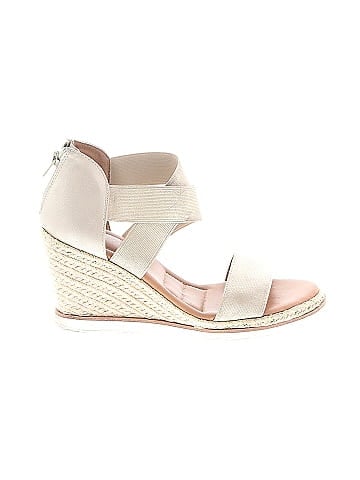 Kelly & Katie Wedges (view 1)