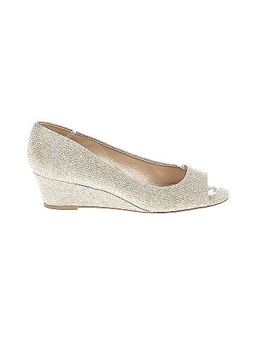 Kelly & Katie Wedges (view 1)