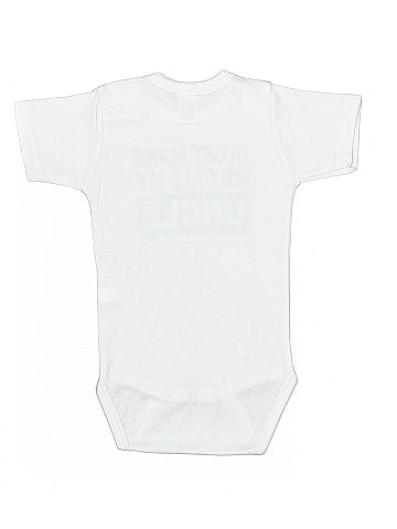Laughing Giraffe Short Sleeve Onesie (view 2)