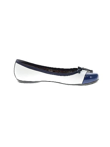 Unbranded Flats (view 1)
