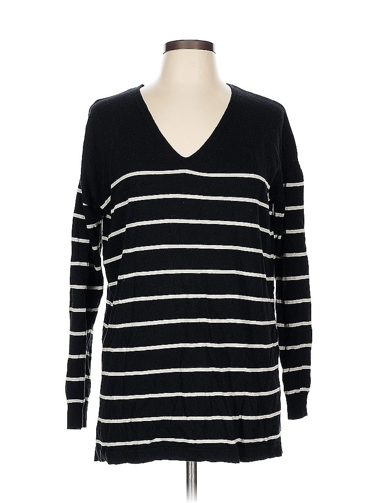 Pre-owned Old Navy Pullover Sweater In Black