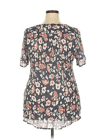 Lularoe Short Sleeve Blouse (view 2)