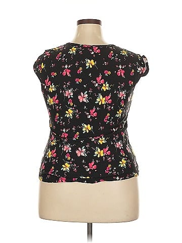 No Boundaries Short Sleeve Top (view 2)