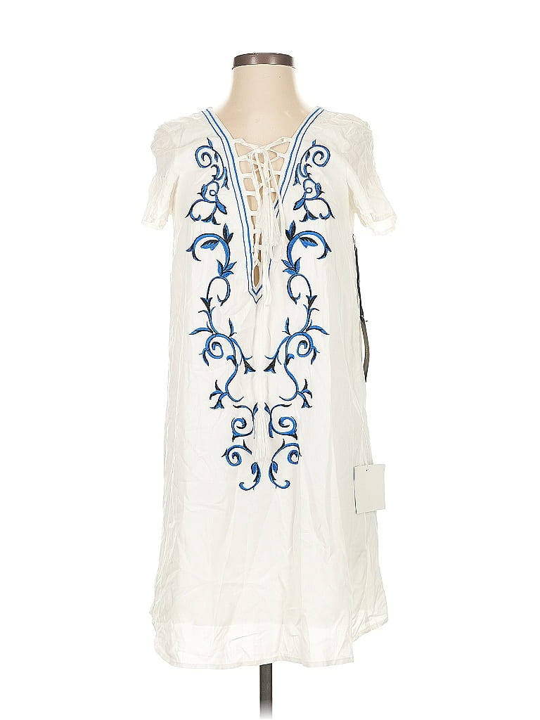 Click to view more detailed imagery on our partner's website Pre-owned Lulus Casual Dress In White