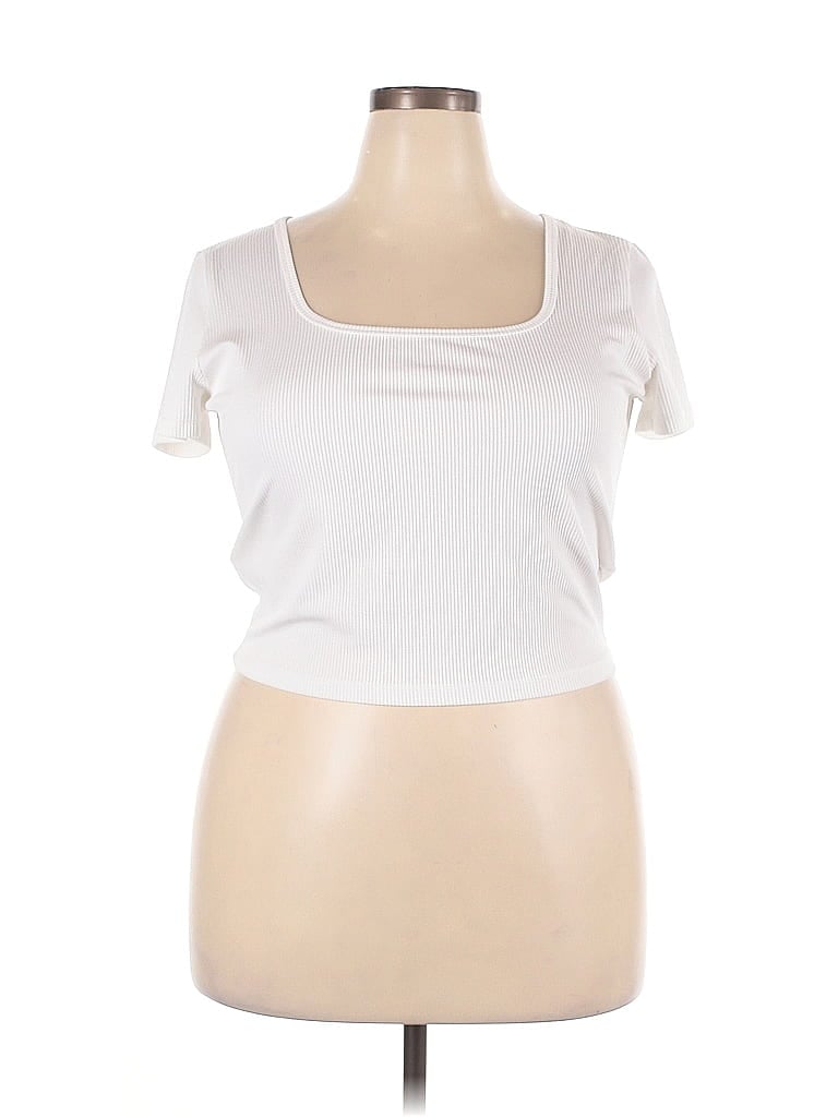 Click to view more detailed imagery on our partner's website Pre-owned Hollister Short Sleeve T-shirt In White