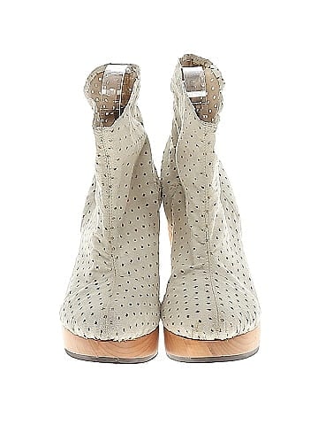 Cri de Coeur Ankle Boots (view 2)