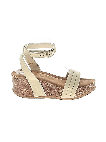 Maurices Wedges (view 1)
