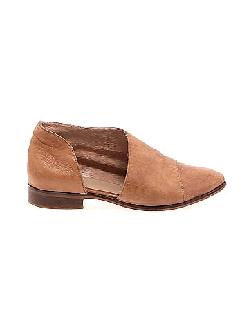 Unbranded Flats (view 1)