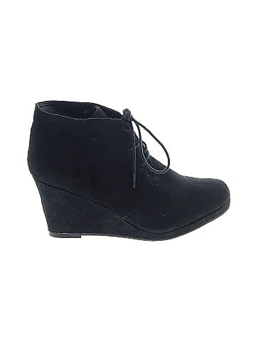 Journee Collection Ankle Boots (view 1)
