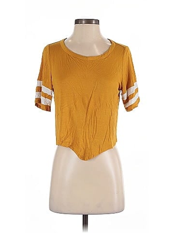 Charlotte Russe Short Sleeve T-Shirt (view 1)