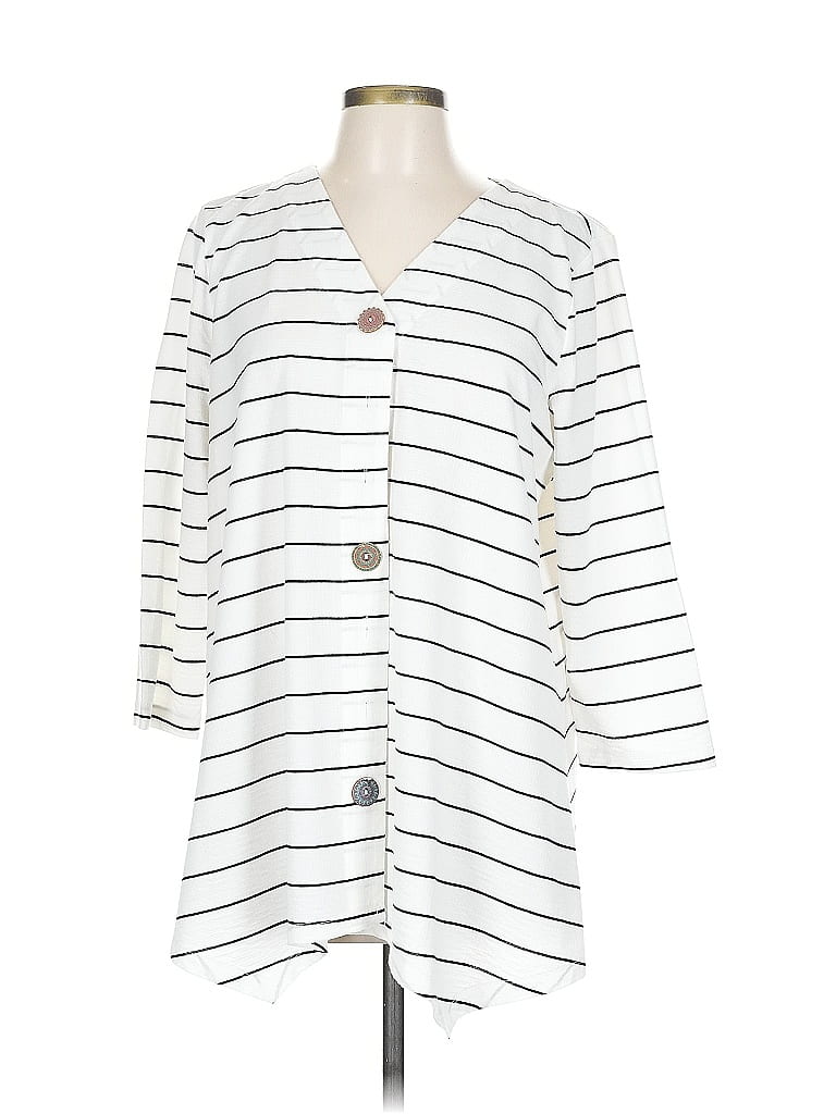 Click to view more detailed imagery on our partner's website Pre-owned Sharagano 3/4 Sleeve Blouse In White