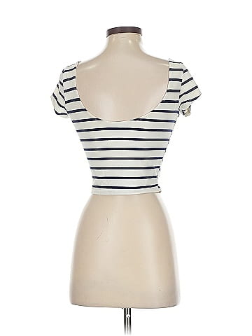Charlotte Russe Short Sleeve T-Shirt (view 2)