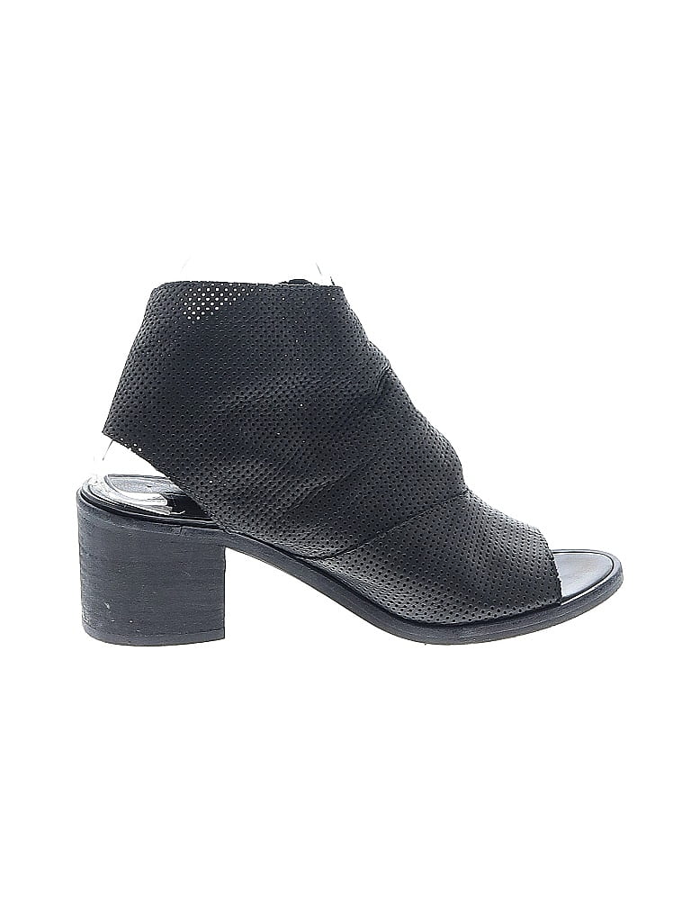 Pre-owned Ld Tuttle Heels In Black