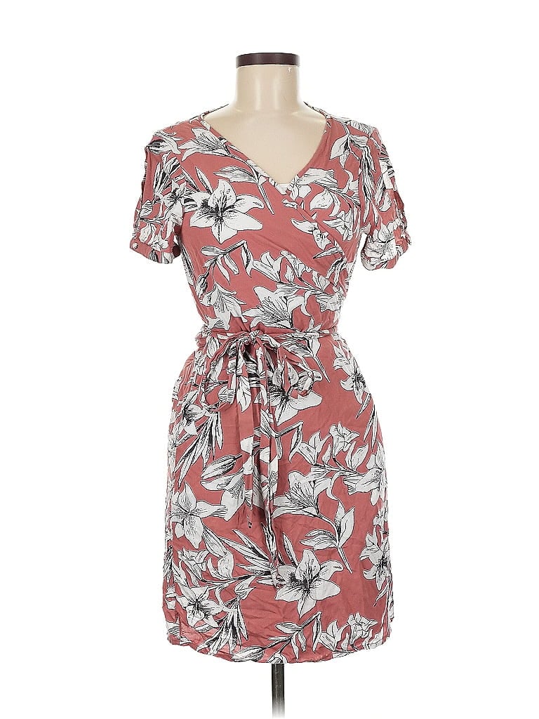 Click to view more detailed imagery on our partner's website Pre-owned Roxy Casual Dress In Red