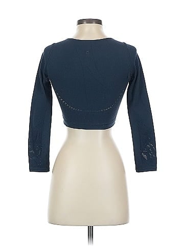 Lululemon Athletica 3/4 Sleeve T-Shirt (view 2)