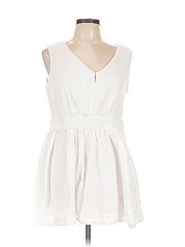 RD Style Sleeveless Blouse (view 1)