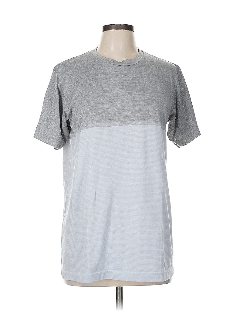 Click to view more detailed imagery on our partner's website Pre-owned Uniqlo Short Sleeve T-shirt In Gray