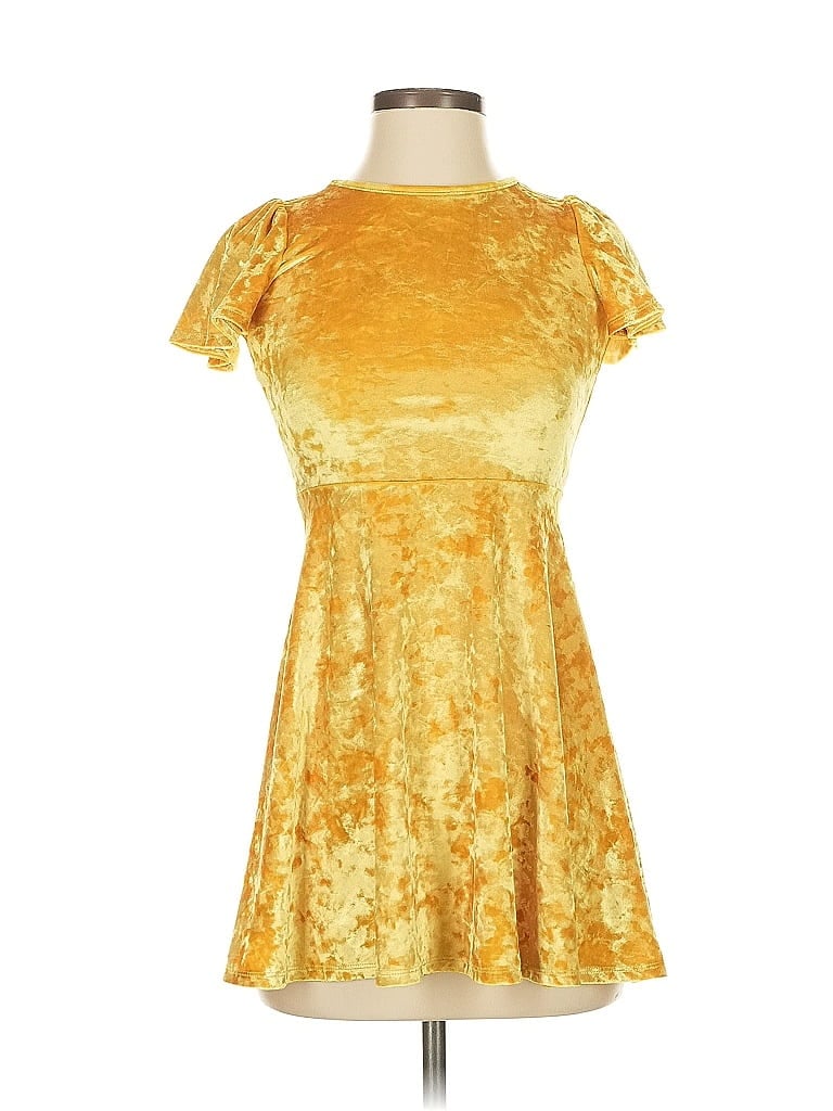 Click to view more detailed imagery on our partner's website Pre-owned 1901 Cocktail Dress In Gold