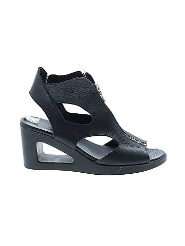 Arche Wedges (view 1)