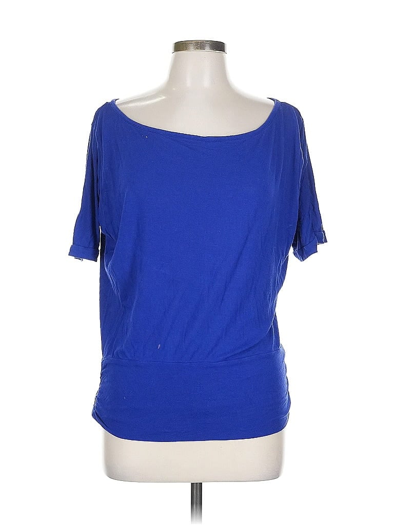 Click to view more detailed imagery on our partner's website Pre-owned Rue21 Short Sleeve Top Blue Scoop Neck Tops