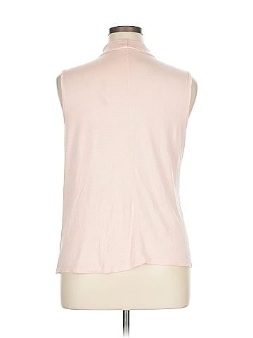 Jennifer Lopez Sleeveless Top (view 2)