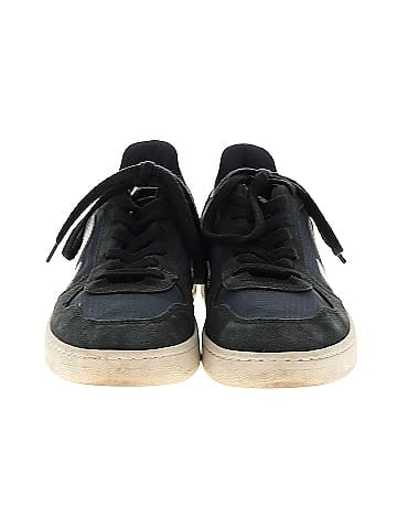 VEJA Sneakers (view 2)