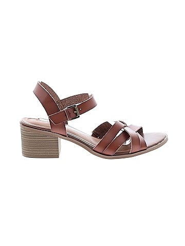 Universal Thread Sandals (view 1)