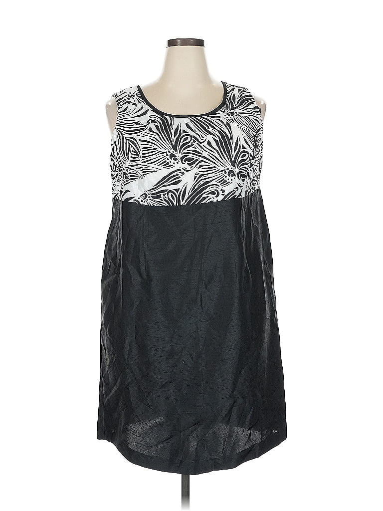 Pre-owned Le Bos Casual Dress In Black