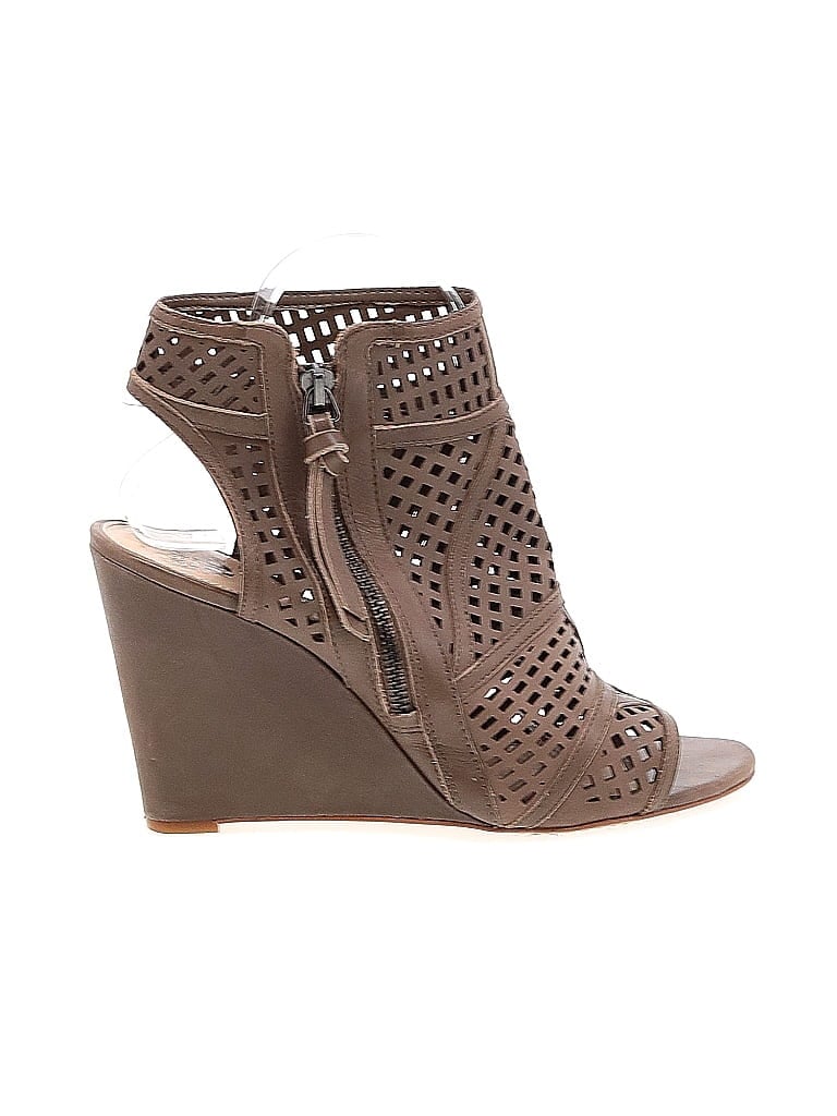 Pre-owned Vince Camuto Wedges In Brown