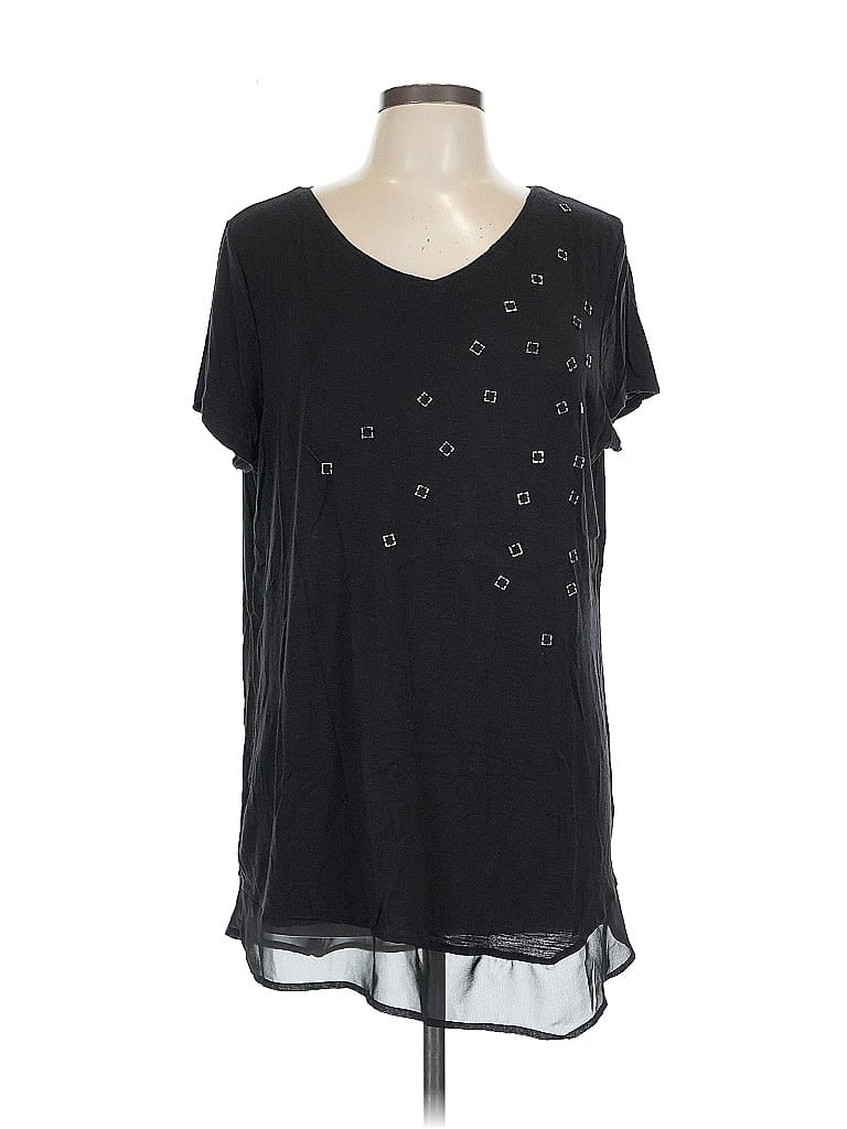 Pre-owned Zenergy By Chico's Short Sleeve Top Black Stars Pattern V Neck Tops