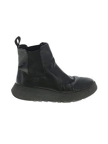 FitFlop Boots (view 1)