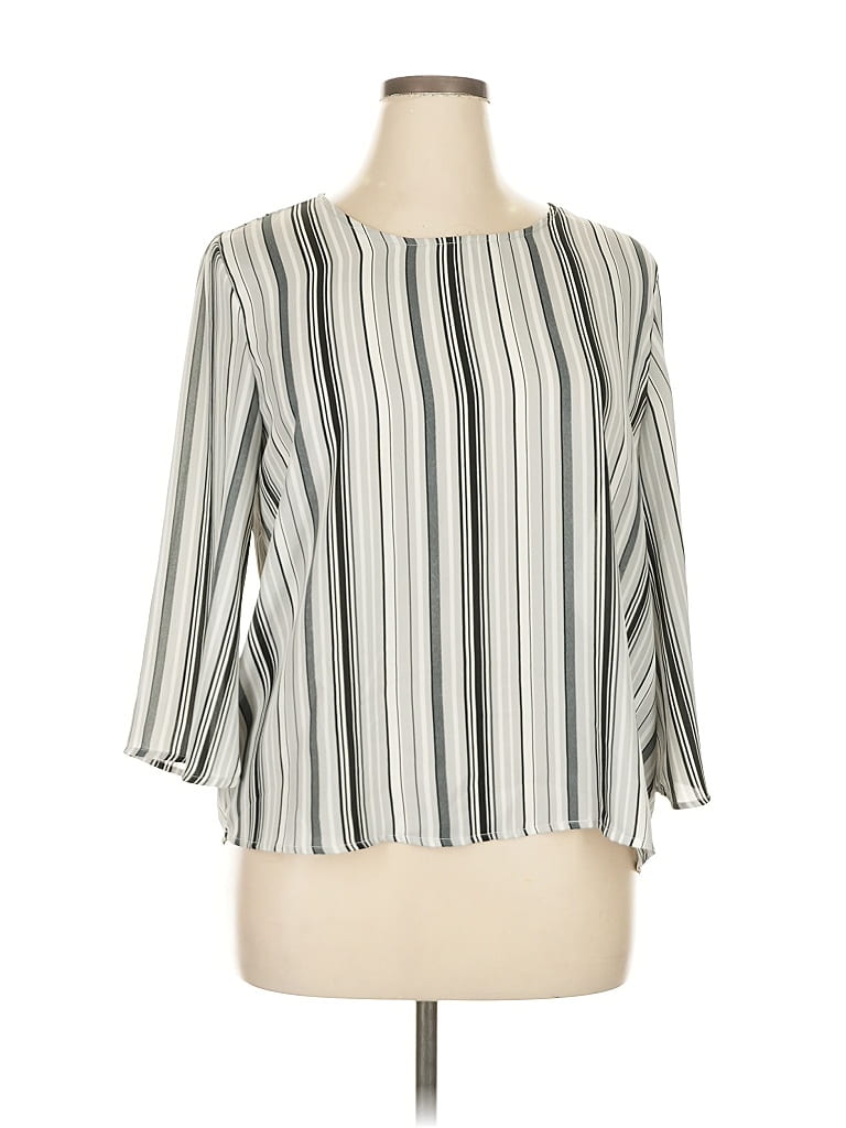 Click to view more detailed imagery on our partner's website Pre-owned W5 3/4 Sleeve Blouse In White