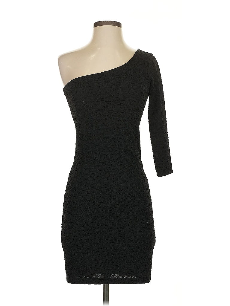 Click to view more detailed imagery on our partner's website Pre-owned Forever 21 Cocktail Dress In Black