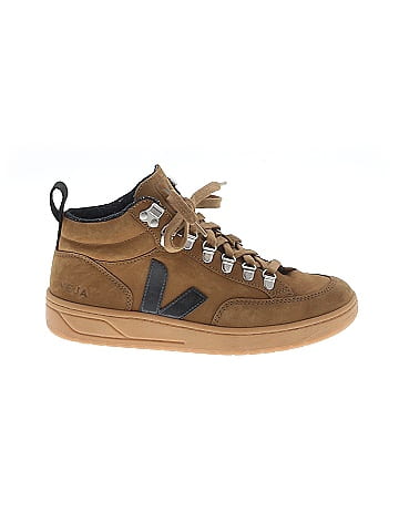 VEJA Sneakers (view 1)
