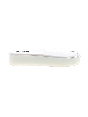 DKNY Sandals (view 1)
